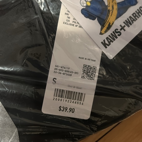 Kaws x Uniqlo Black Graphic T-Shirt - Picture 2 of 5